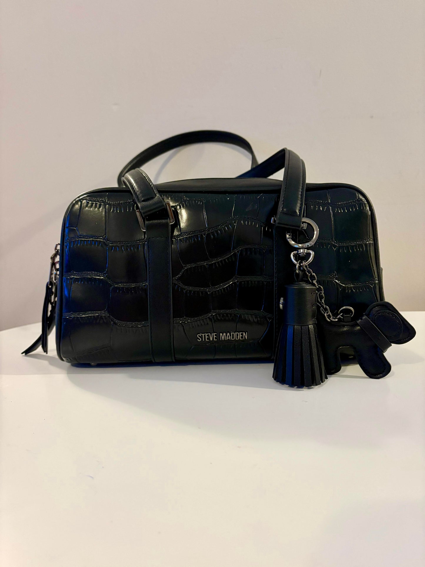 Steve Madden bharlanc black shoulder